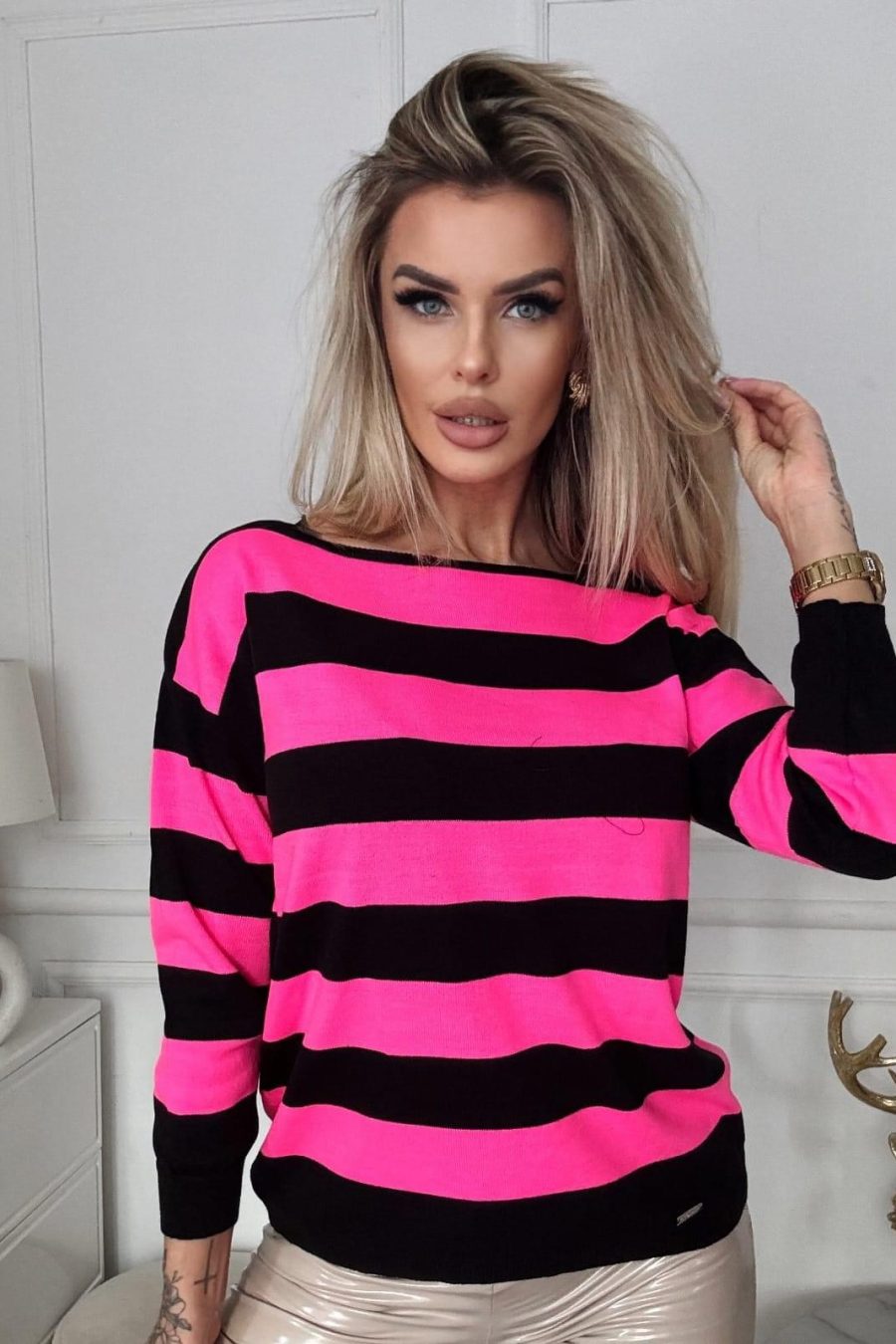 Sweter paski różowo-czarny